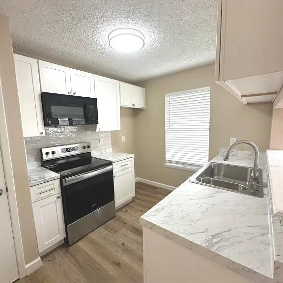 17712 Northhagen Dr — Photo 2