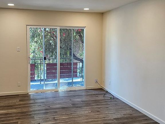 4th image of 2483 Middlefield Rd APT 3