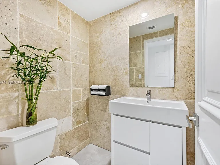 3401 NE 165th St — Photo 33