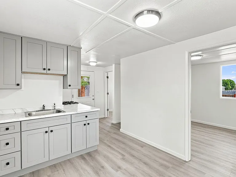 30 Hawthorne Ave — Photo 6