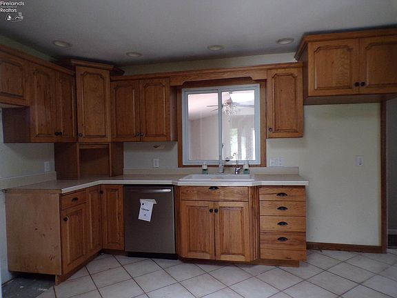 4th image of 87 Bethany Dr