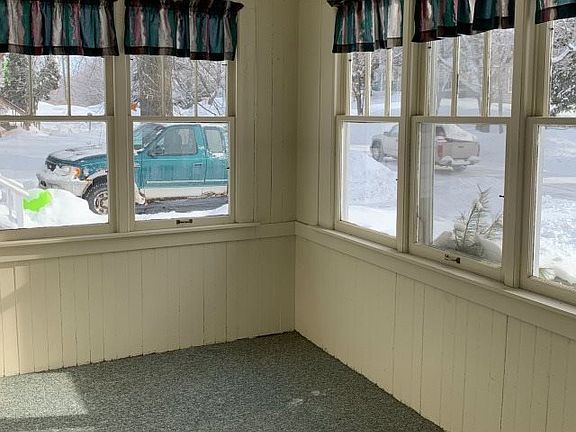 2nd image of 221 Diamond St