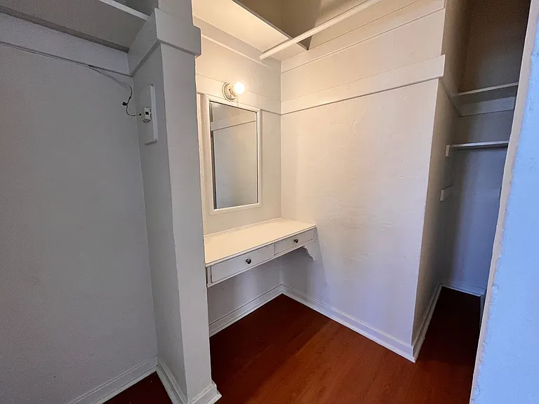 512 N Alexandria Ave — Photo 9