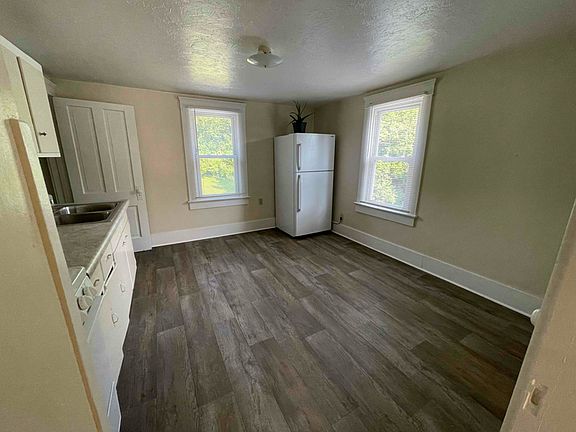 5th image of 190 W Miller Ave APT 2