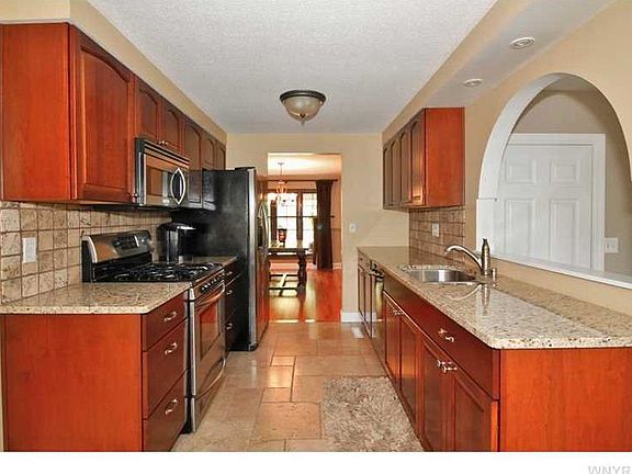 4th image of 233 Woodshire Ct