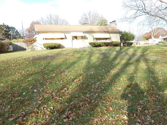 2nd image of 900 Marland Dr S
