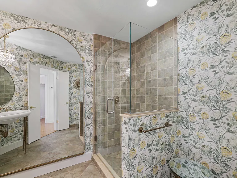 2204 Notre Dame Dr — Photo 46