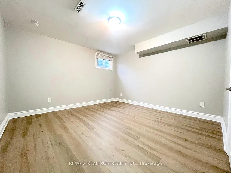365 Mississauga Valley Blvd #LOWER — Photo 12