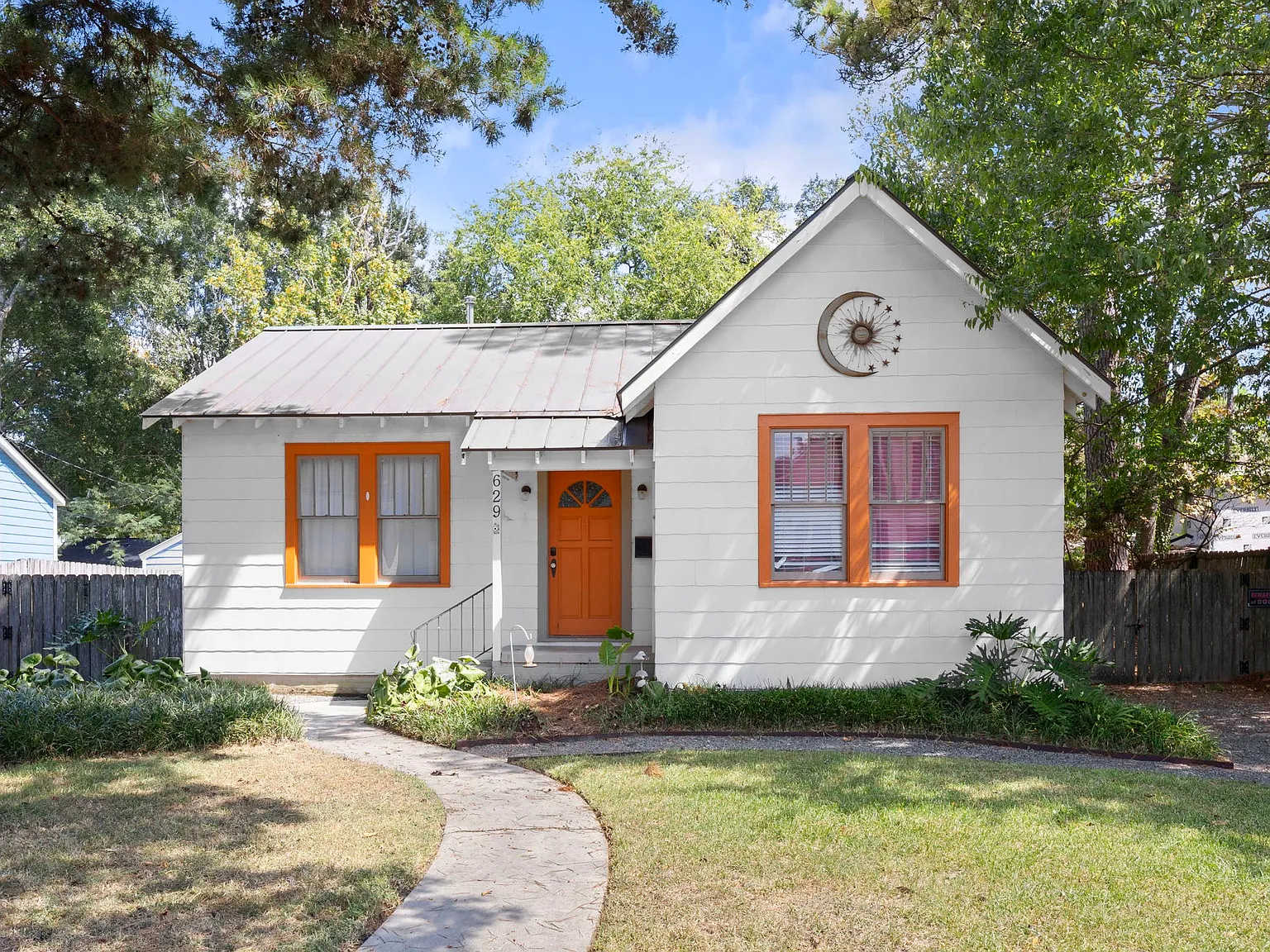 4 bed, 1700 sqft, $3,000 — Photo 2