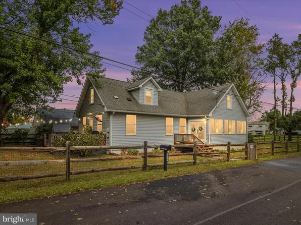 7616 Bay St, Pasadena, MD 21122