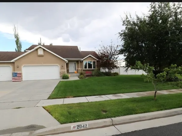 2042 W Silver Tree Cir, Riverton, UT 84065
