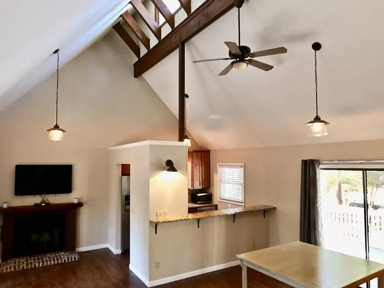 1595 Longleaf Dr E — Photo 2