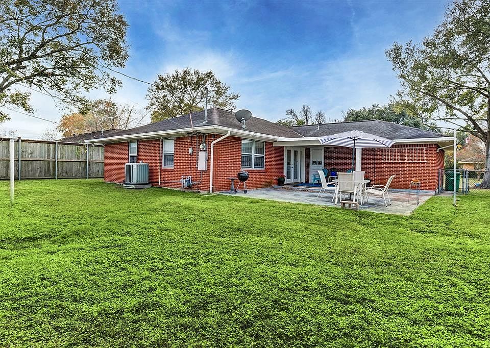 Beautiful green backyard space with a covered patio is the ideal place for entertaining and relaxing! Pets are welcome to enjoy this large space.
