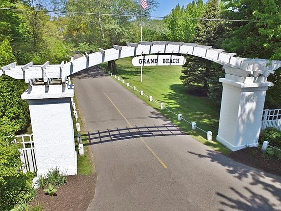 3rd image of 50262 Golfview Ave