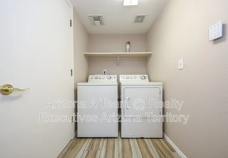 2416 W Chris Oliver Way — Photo 10