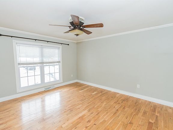 5th image of 3 White Pine Ln