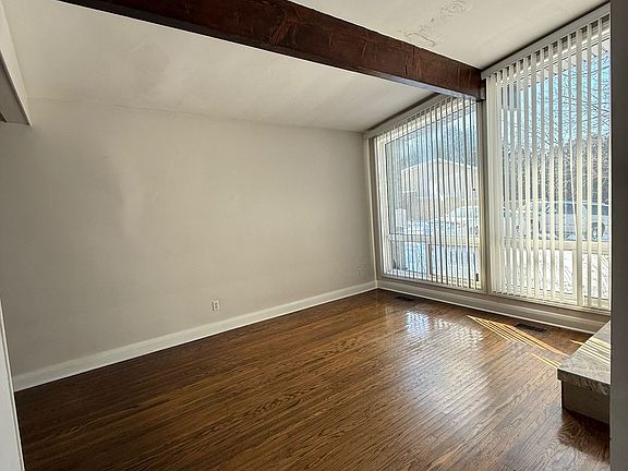 4th image of 3975 Kinsale Rd