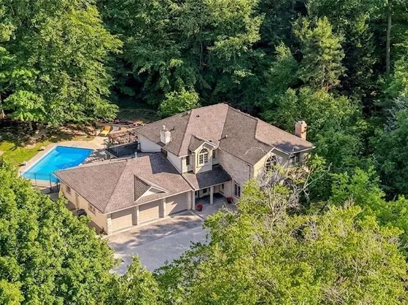 709 Glasgow St, Kitchener, ON N2M 2N7