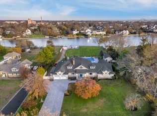 233 Willetts Ln, West Islip, NY 11795