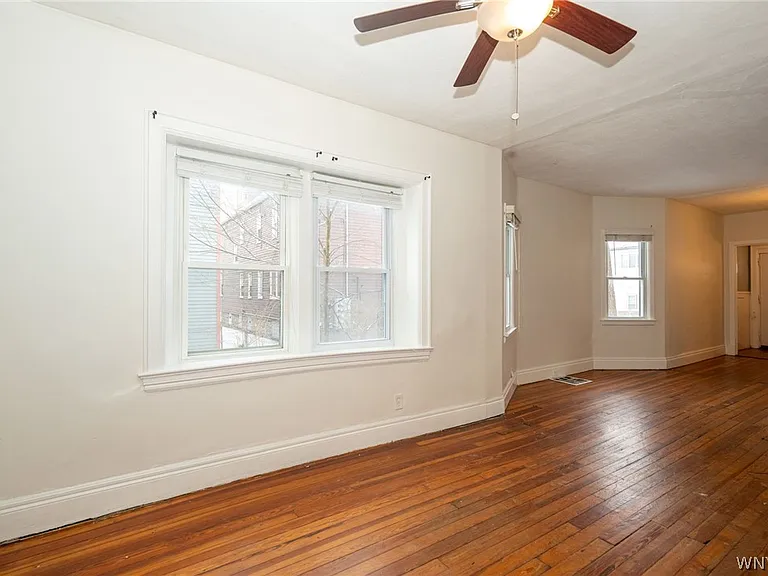 11 Hoyt St — Photo 9