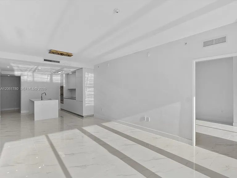 700 NE 24th St #503 — Photo 4