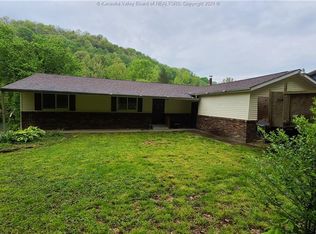 1211 River Haven Rd, Clendenin, WV 25045