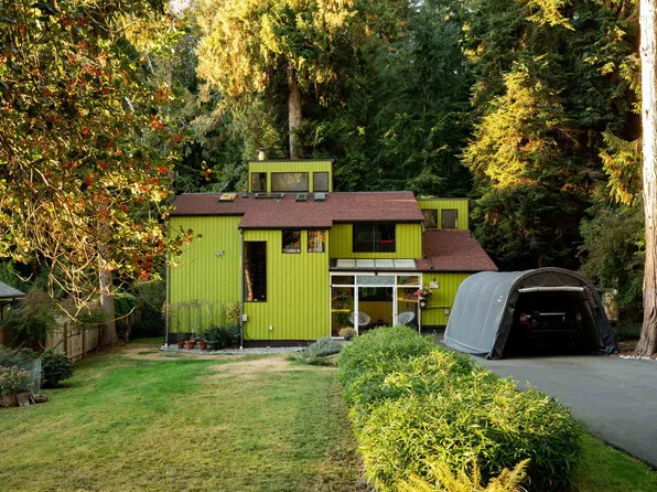 1540 Tunstall Blvd, Bowen Island, BC V0N 1G2