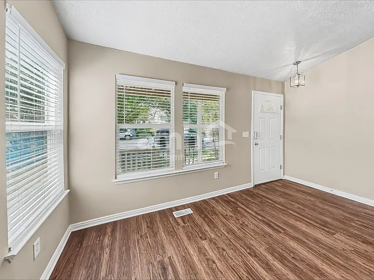 7128 N Kiowa Pkwy — Photo 6
