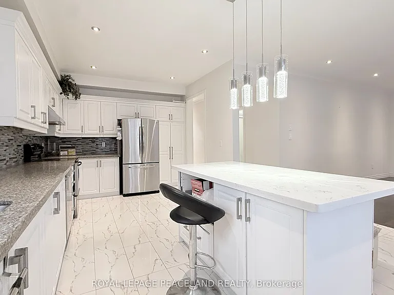 110 Annina Cres — Photo 4