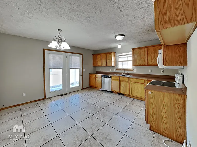 1143 S Brown Ave — Photo 4