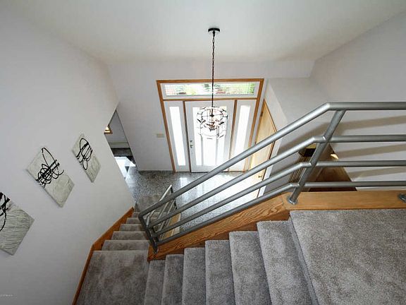 4th image of 9 Wilzette Dr