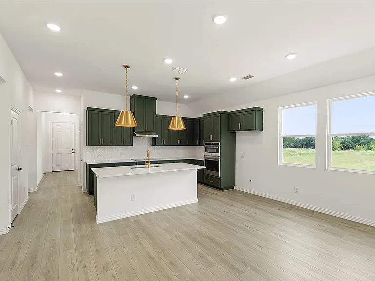 2121 Williams Rd — Photo 4