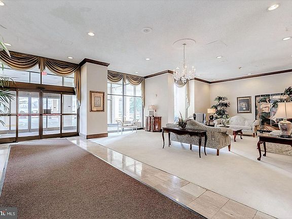 3rd image of 4515 Willard Ave APT 1906S