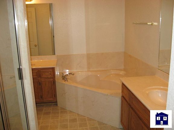 3rd image of 4208 Maid Marian Cir