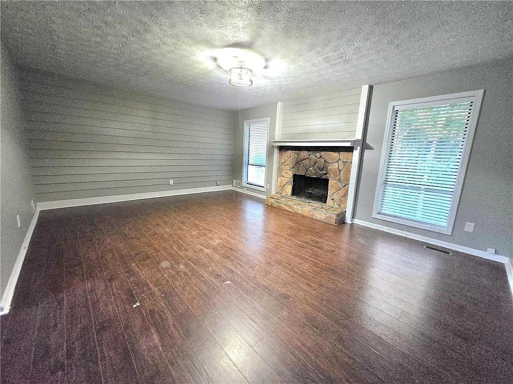 4 bed, 1780 sqft, $1,900 — Photo 2