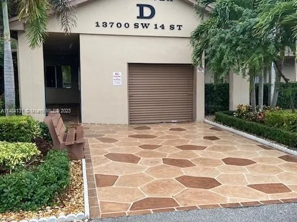 13700 SW 14th St APT 108D, Pembroke Pines, FL 33027