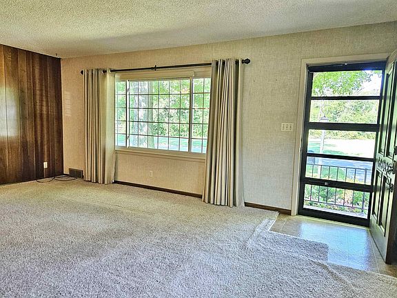 3rd image of 890 Fredrick Dr