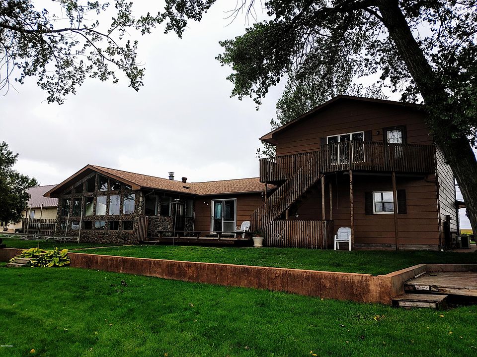 1st image of 720 N Lake Dr