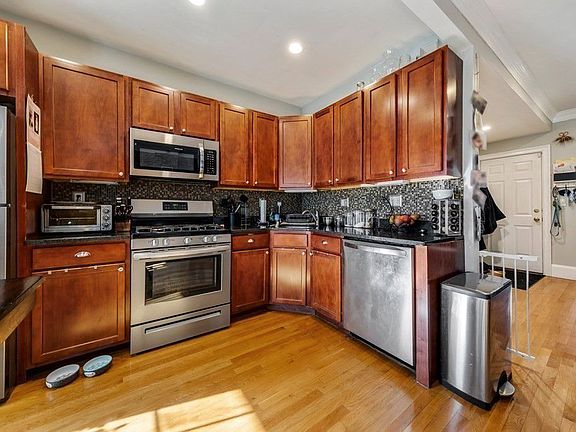4th image of 673 E 2nd St #1