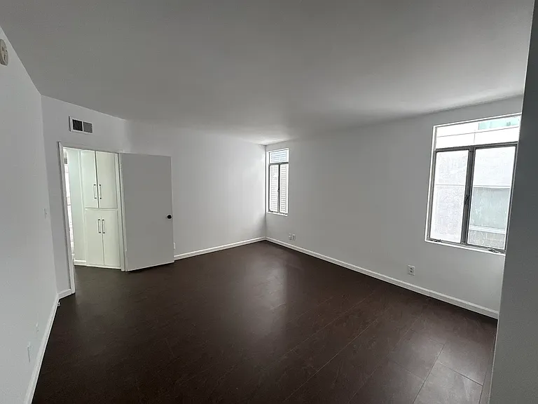 11831 Mayfield Ave #3 — Photo 9