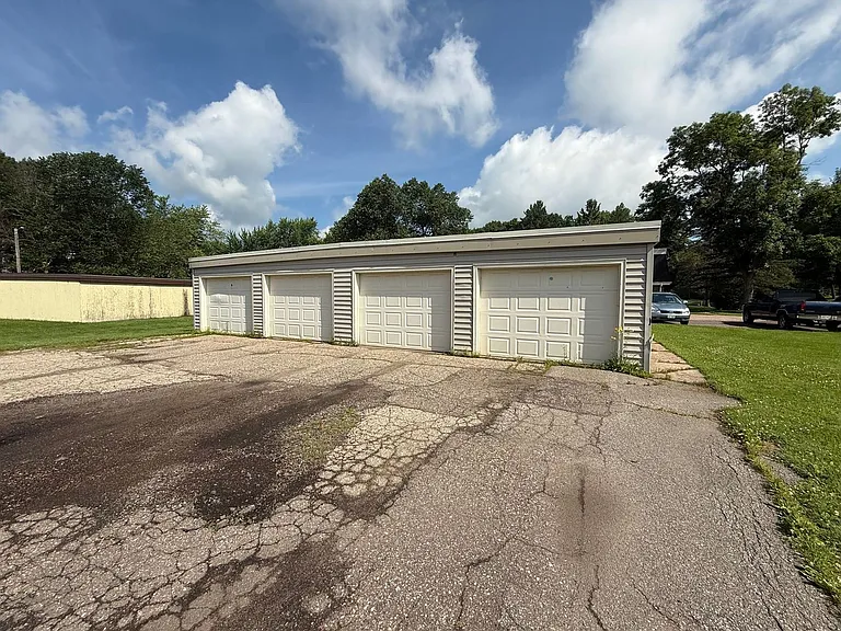 1600 Sawyer Dr — Photo 18