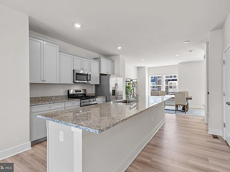 10893 Drummond Pl — Photo 3