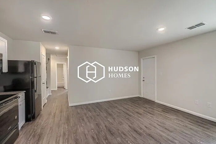 417 Meander St — Photo 4