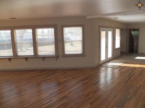 3rd image of 1400 S Globe Ave
