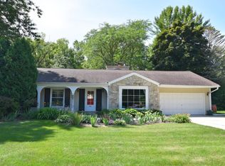 855 E Bay Point Rd, Bayside, WI 53217