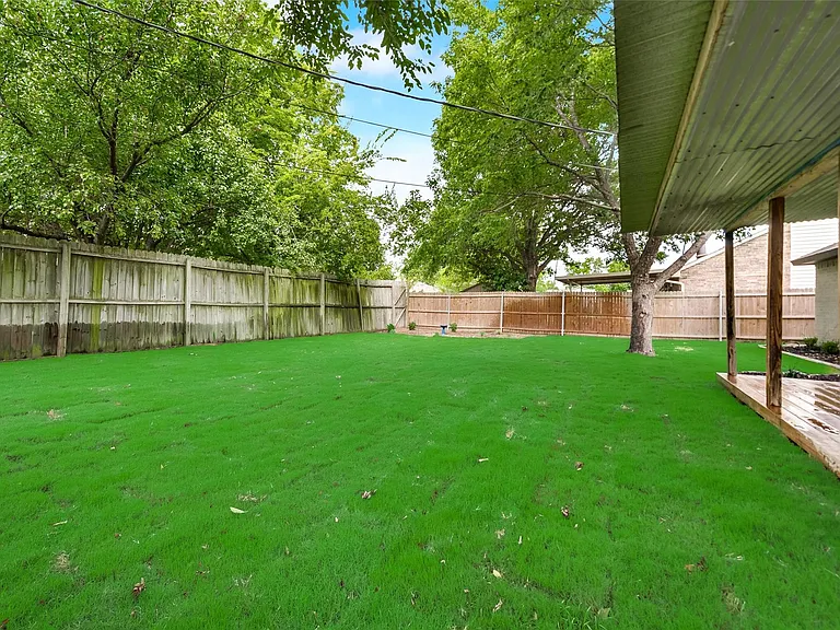 413 Redbud Dr — Photo 13