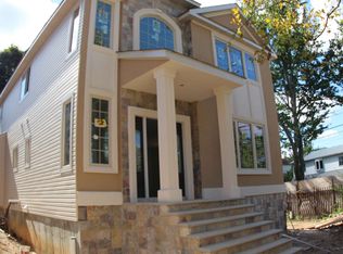 130 Schmidts Ln, Staten Island, NY 10314