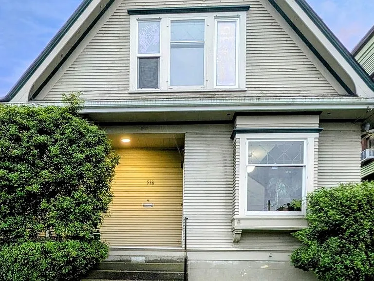 518 E Magnolia St — Photo 2