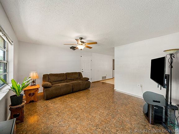 4th image of 901 NW 15th St