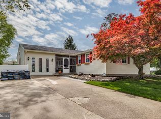 19 Monroe Dr, Laurel Springs, NJ 08021